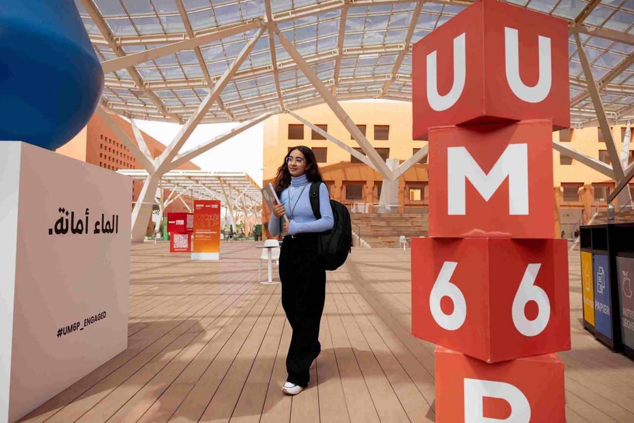 طالبة في الحرم الجامعي لـ UM6P